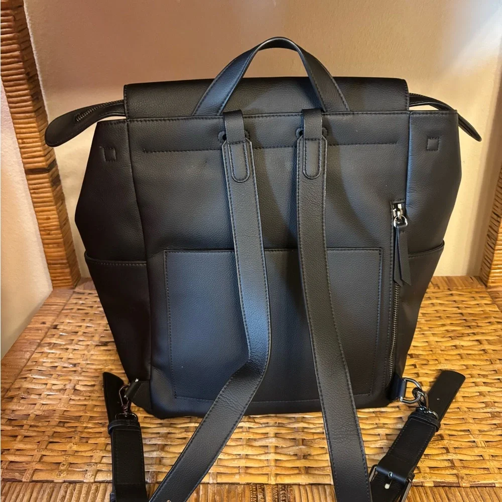 Mina Baie Black Leather Backpack - Sleek Everyday Carry - Picture 3 of 7
